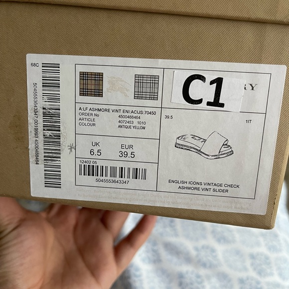 Burberry ashmore slides - Picture 4 of 4